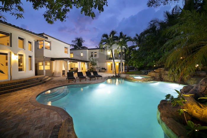2 Villa Miami Backyard Pool in Miami