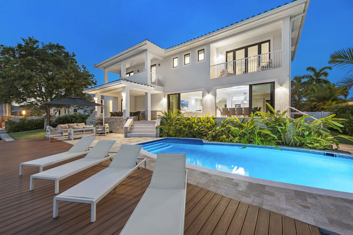 2 Villa Hollywood Backyard Pool in Miami