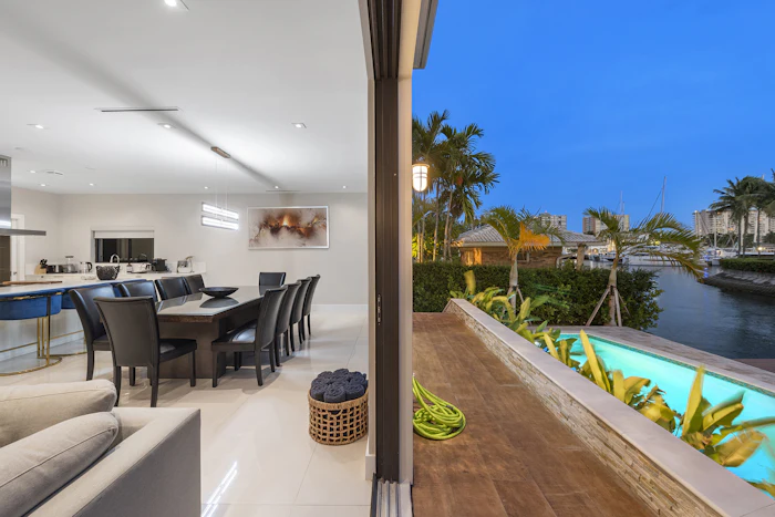 8 Villa Hollywood Backyard Living Room in Fort Lauderdale