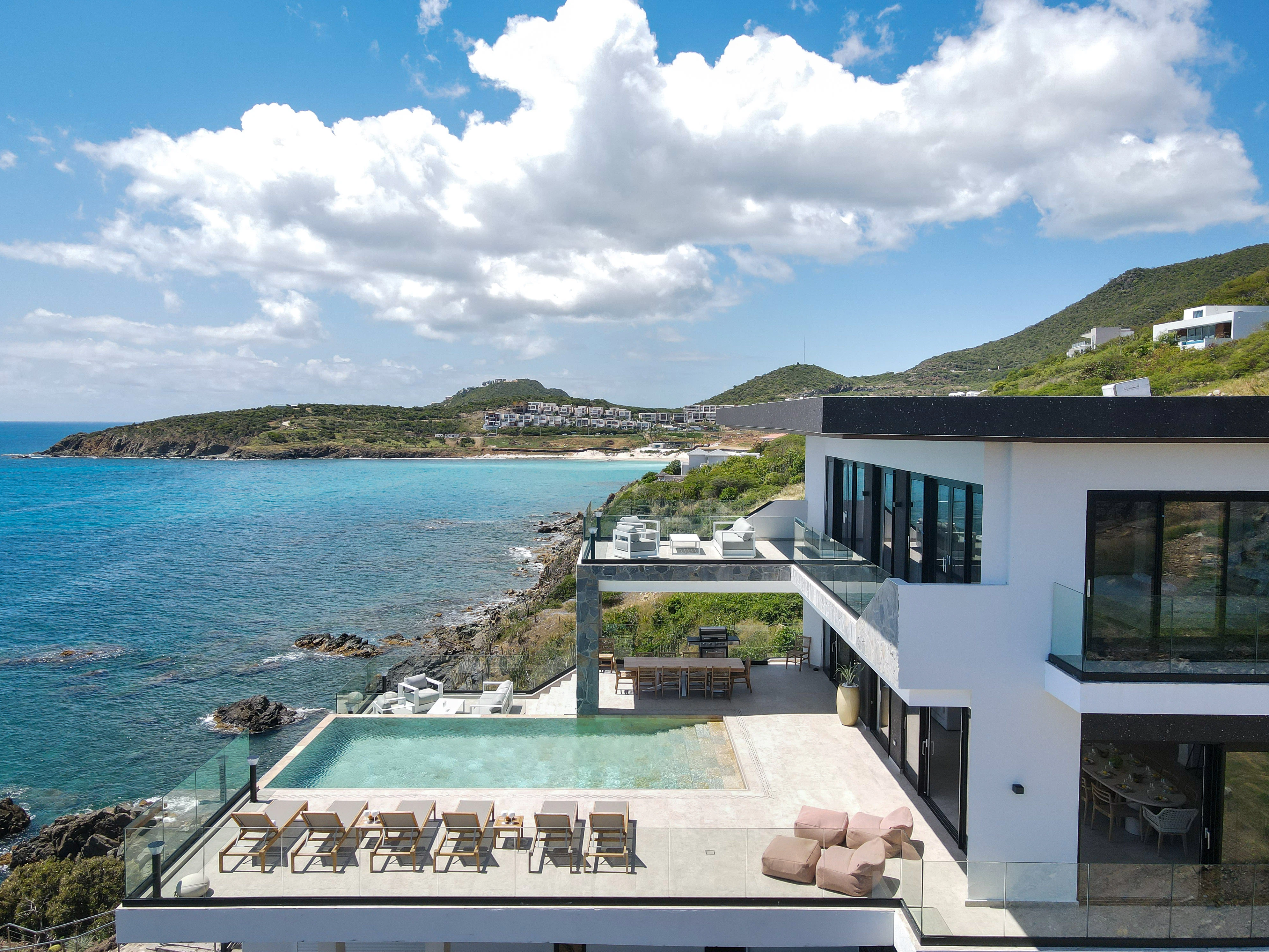 30 Side View Of Property