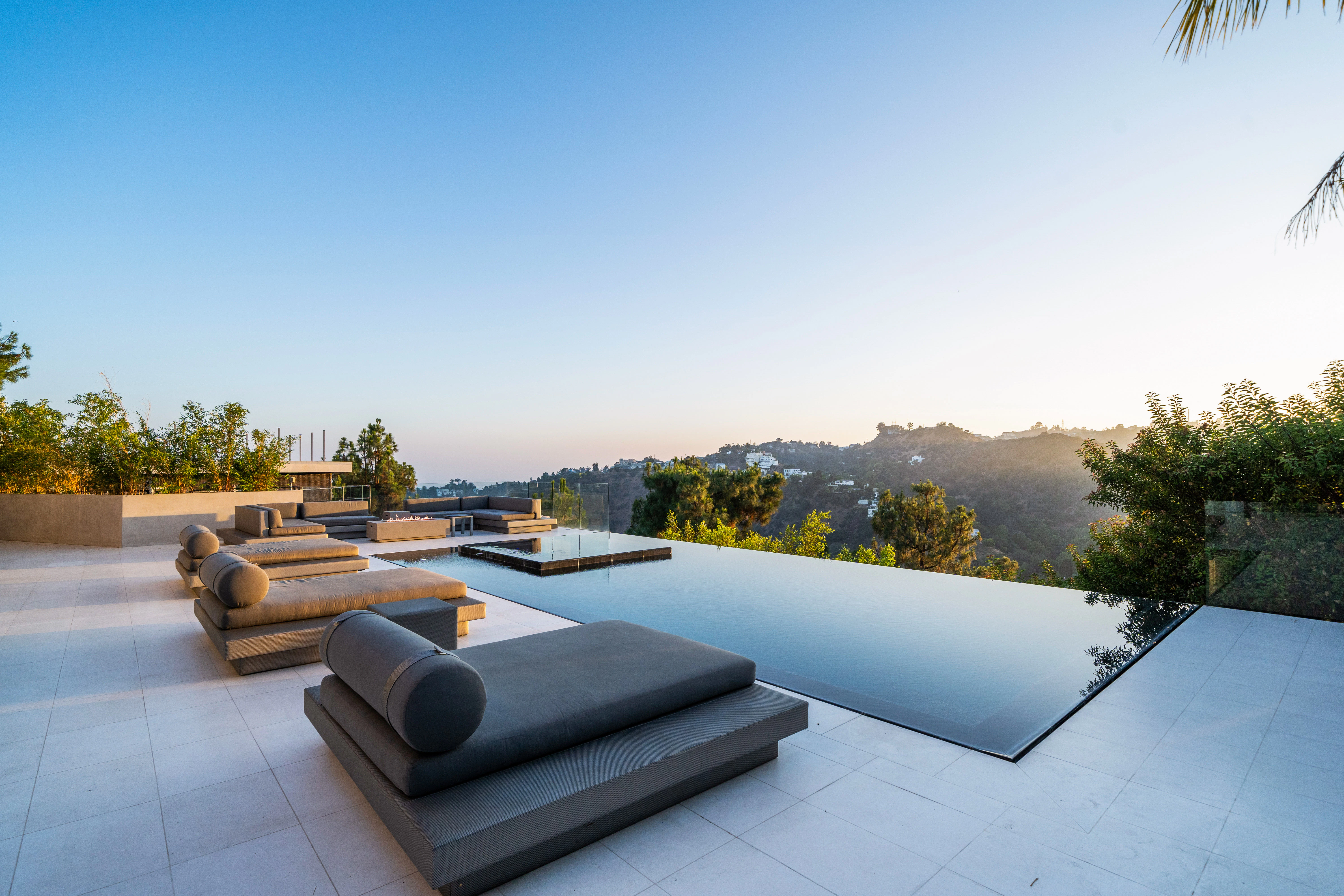 Los Angeles Villa With Infinity Pool View