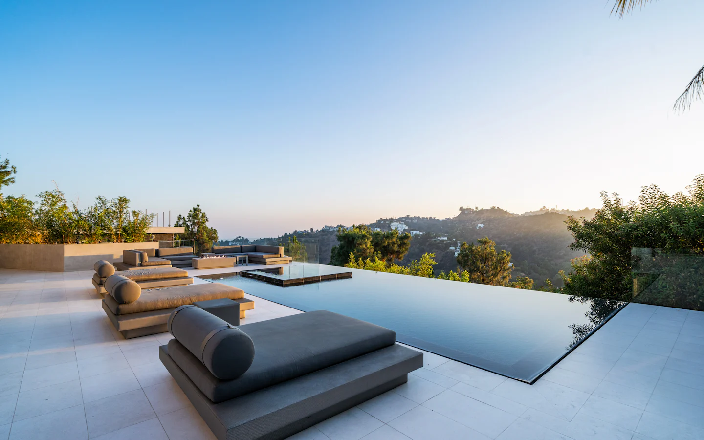 Los Angeles Villa With Infinity Pool View