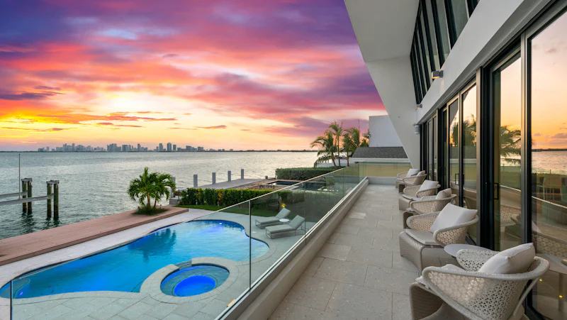 Villa Tesoro Poolside