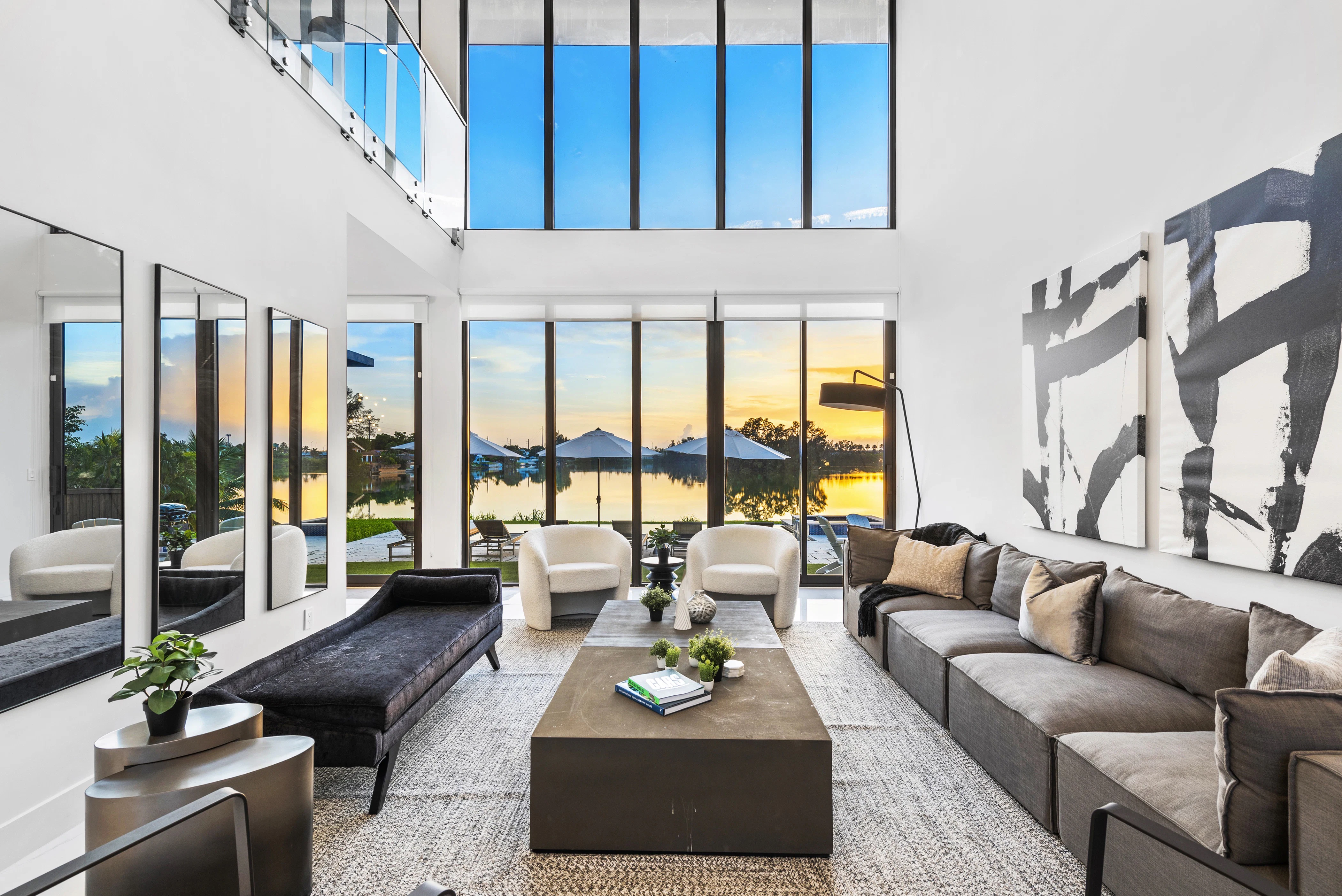 Villa Lago Lakefront Family Getaway Png 