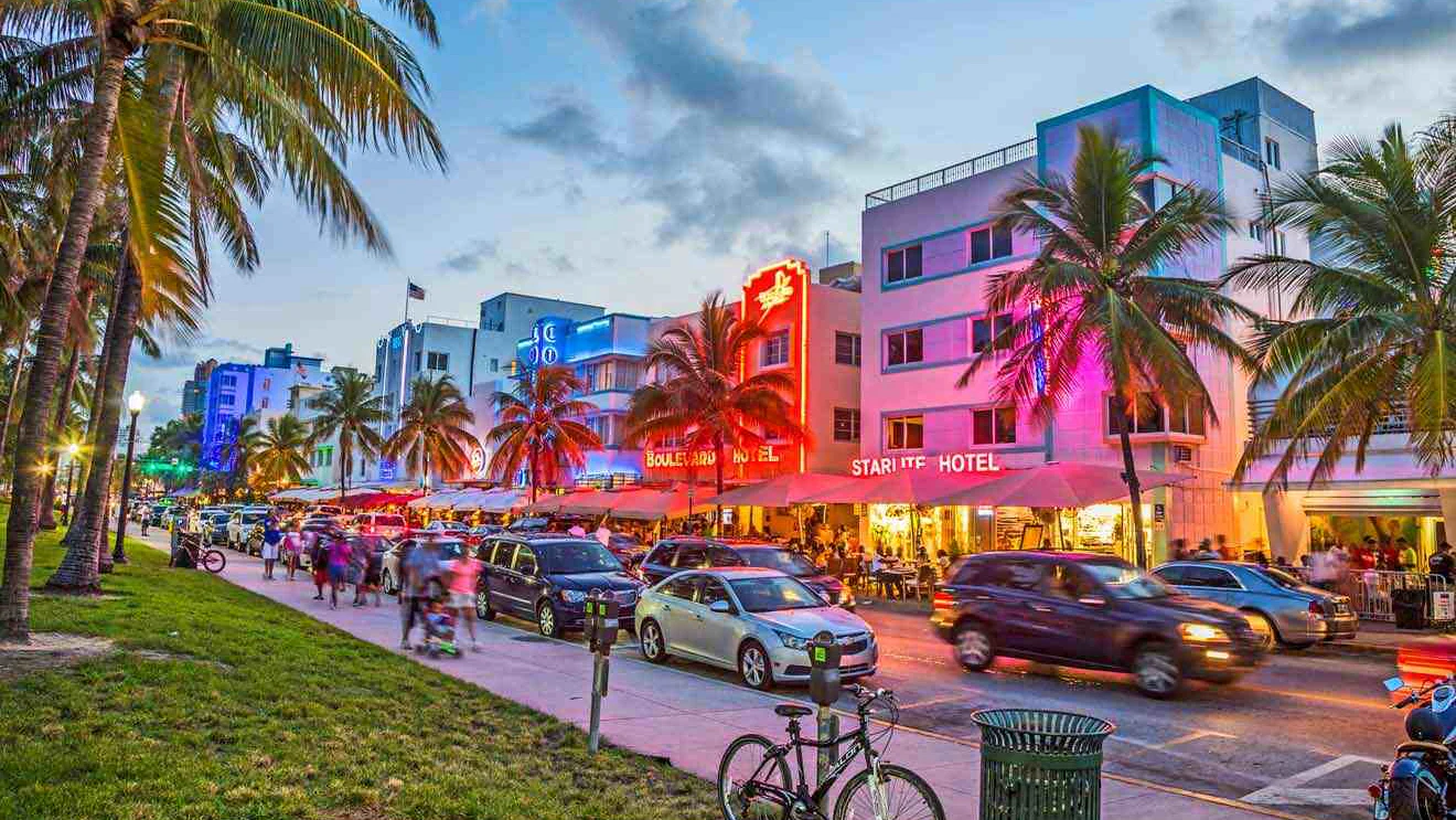https://images.villapads.com/3606dc2f-3961-490f-8a9b-2fb69e4f2667/miami-art-deco-delight.jpg?auto=compress&fit=min&fm=webp&q=60&rect=0%2C110%2C1320%2C743&w=1650
