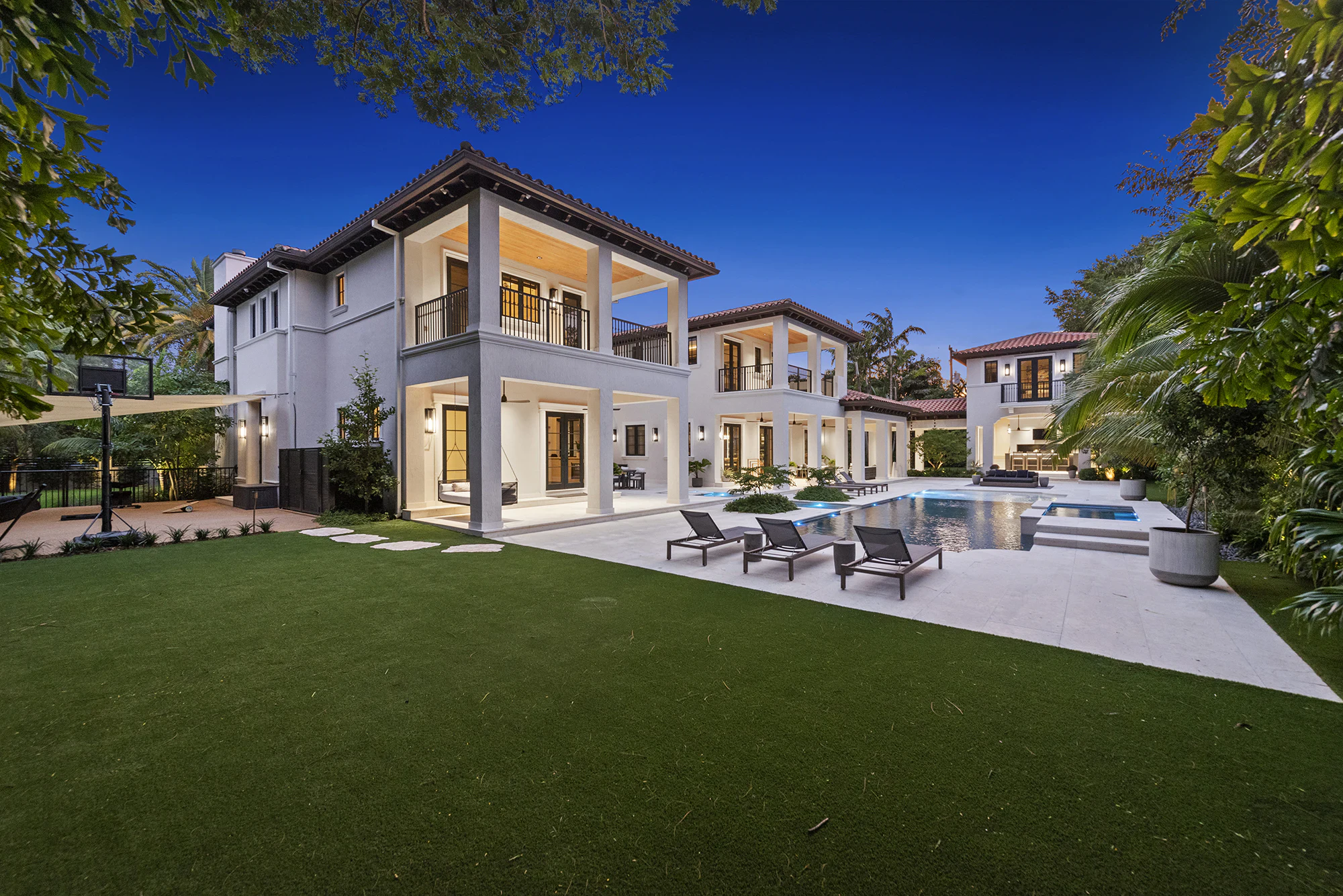 Villa Sevilla Courtyard Decor