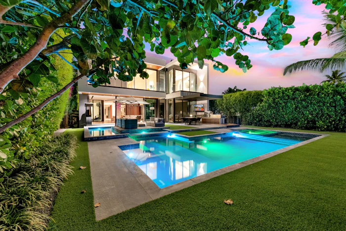 8 Villa Miami Backyard Pool in Miami