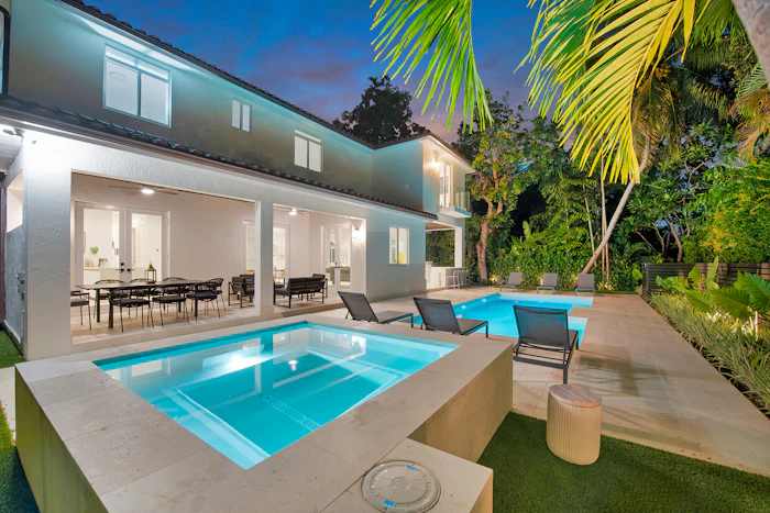 1 Villa Miami Backyard Pool in Miami