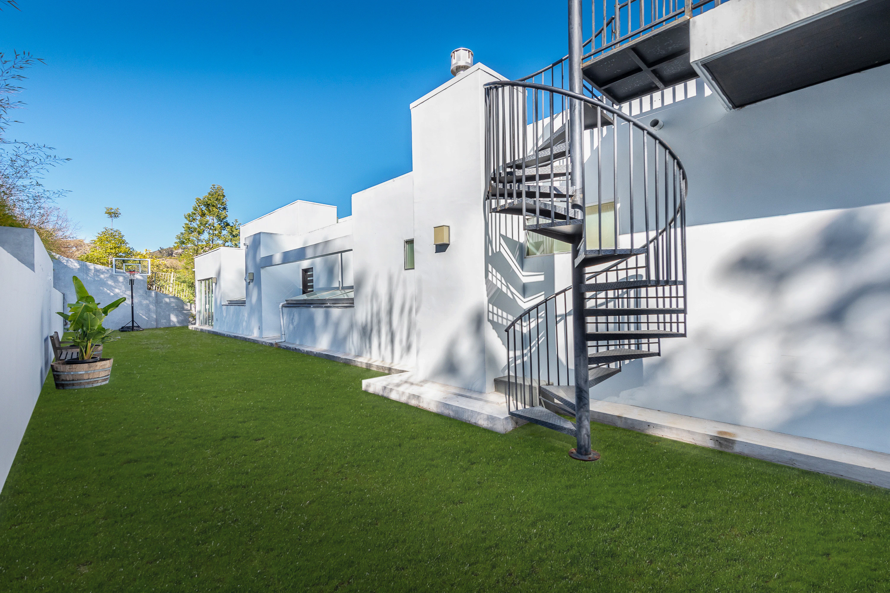 73 12148 Travis St 2 in Los Angeles