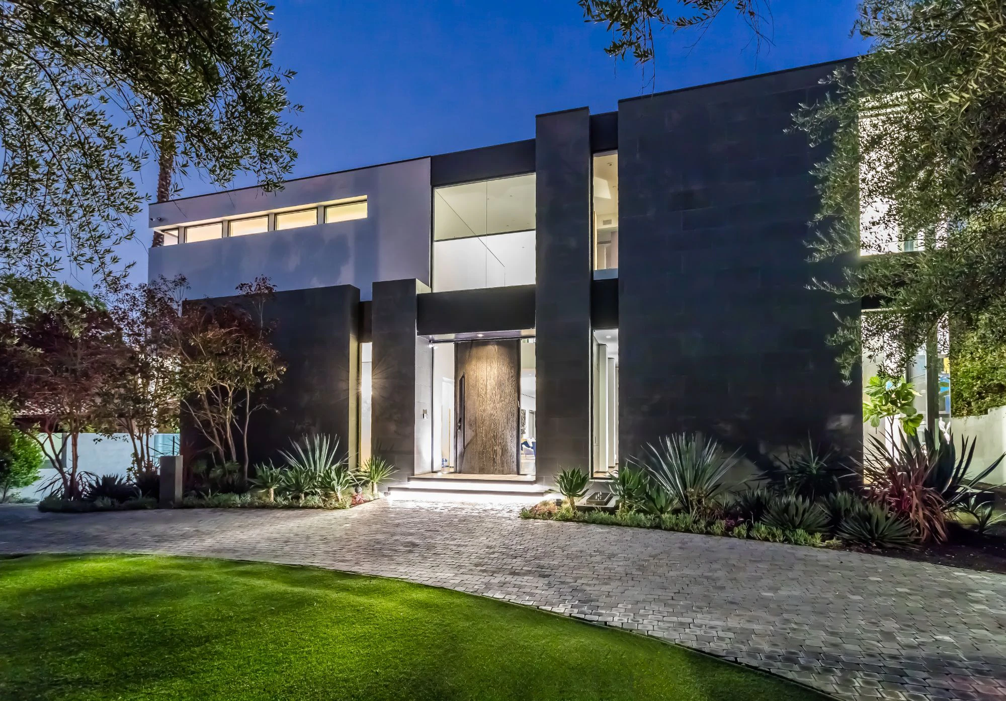 Ng 42 in Los Angeles