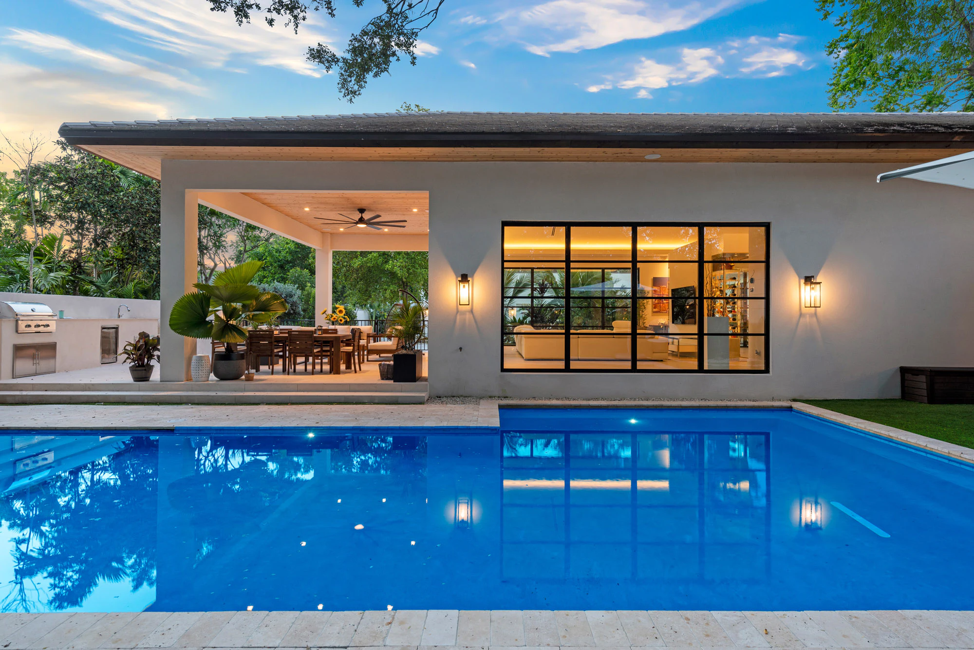 2 Villa Miami Backyard Pool in Miami