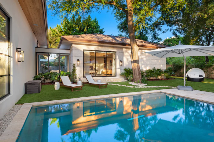 5 Villa Miami Backyard Pool Lounge Chairs in Miami