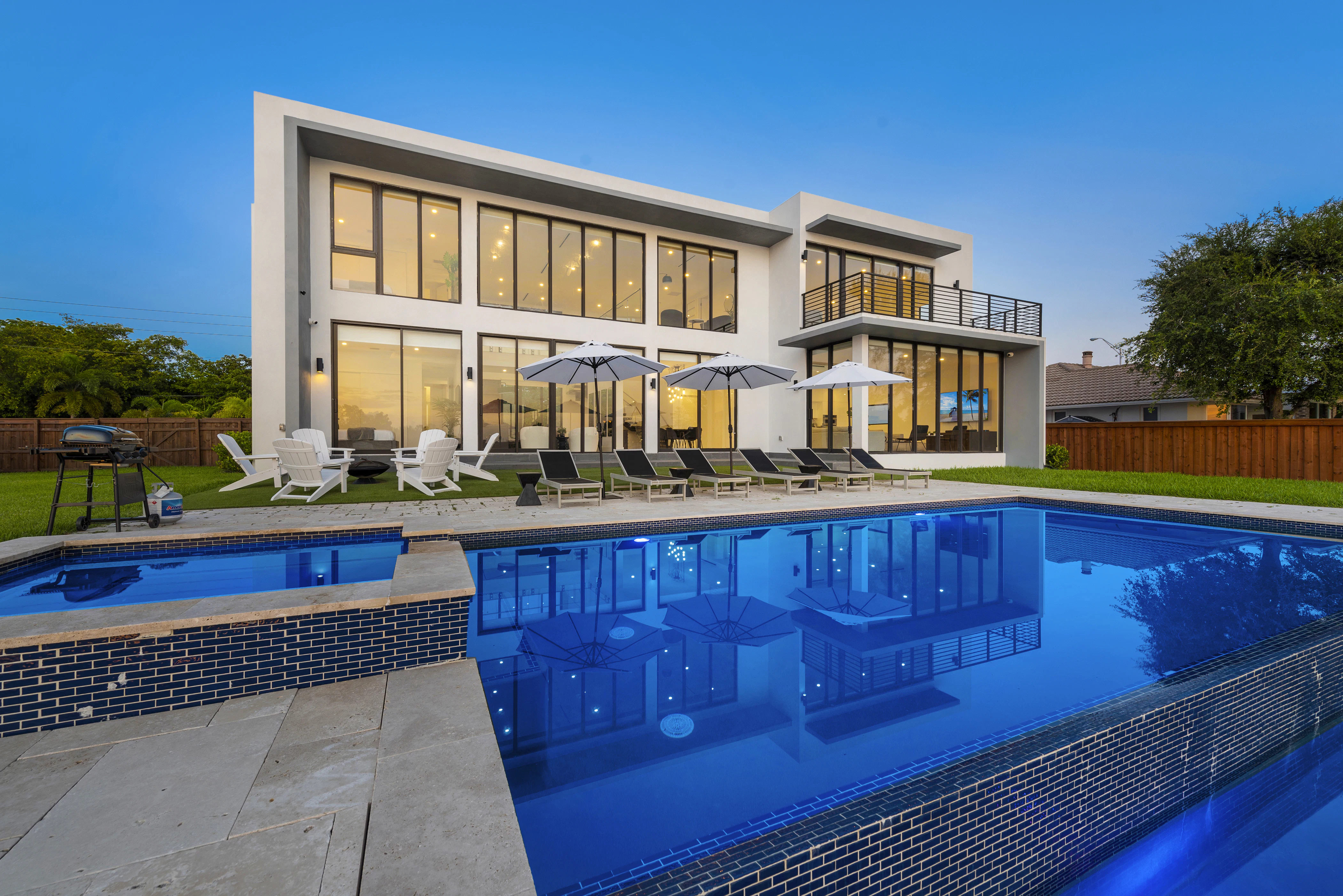 Villa Lago Bayview Romance