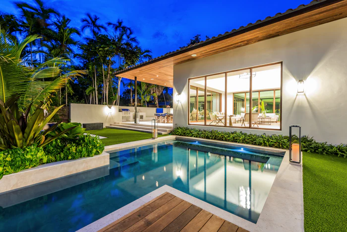 02 Villa Backyard Pool in Miami