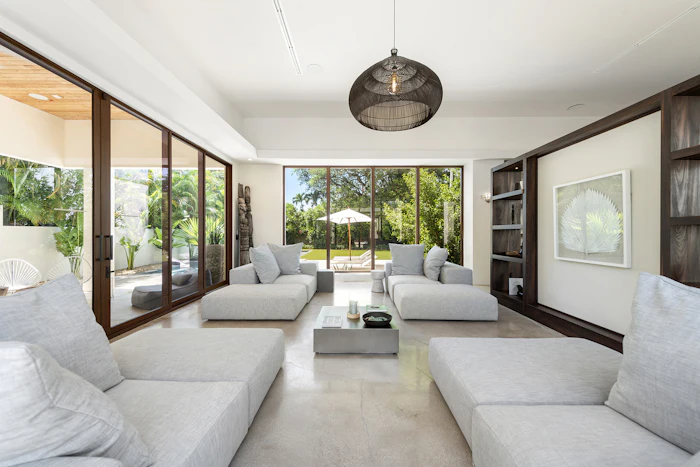Secondary living room in villa in Miami