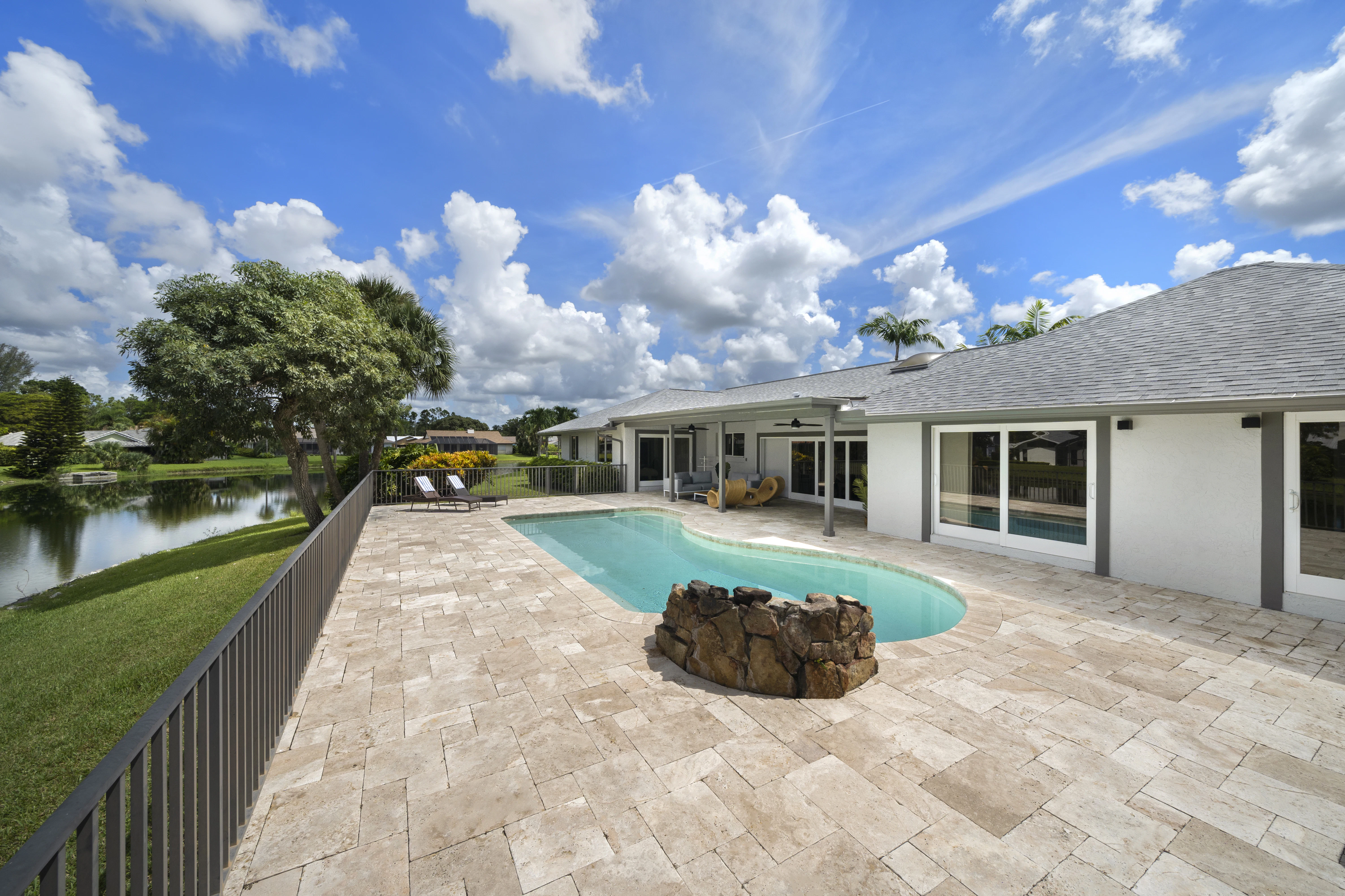 Villa Mayfield Twilight Pool